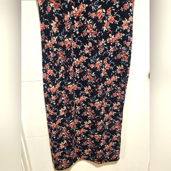 Sleeveless Floral Bodycon Midi - Picture 3 of 4